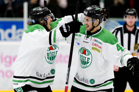 Rögles Sebastian Stålberg och Jesper Jensen jublar