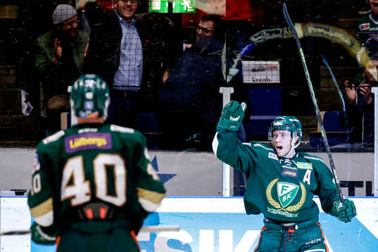 Färjestads Linus Persson kvitterar till 3-3 och jublar
