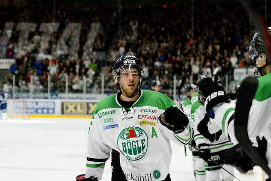 Rögles Christopher Liljewall fiara med båset