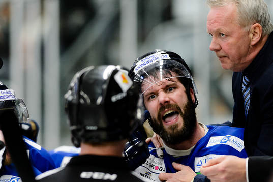 Karlskogas Daniel Wessner är arg på domare Daniel Winge