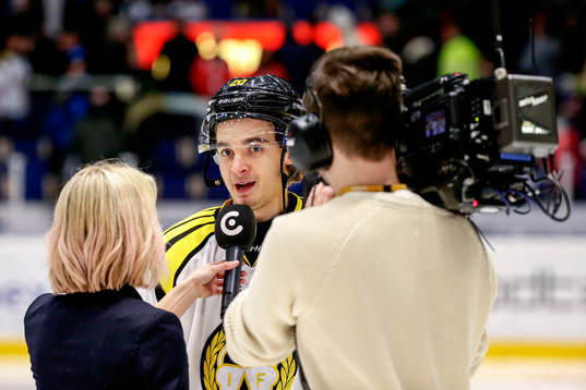 Matchvinnaren Brynäs Adam Brodecki intervjuars