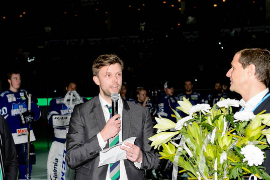 Rögles Jacob Johansson vid tröjceremonin