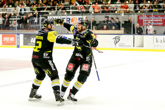 Västerås Robin Jacobsson jublar