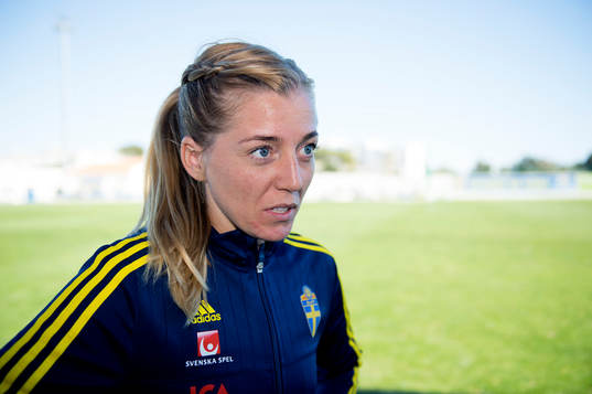 Sveriges Linda Sembrant blir intervjuad