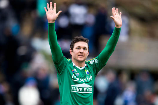 Ljungskiles Hannes Stiller tackar publiken