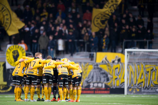 Elfsborgs spelarna innan fotbollsmatchen i Svenska cupen