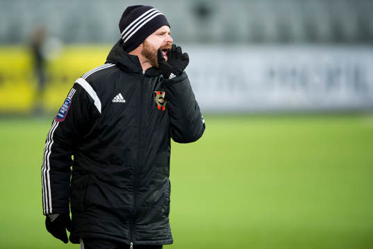 Brommapojkarnas tränare Magni Fannberg Magnusson ropar