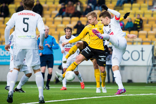 Kamp mellan Elfsborgs Per Frick och Brommapojkarnas Jacob