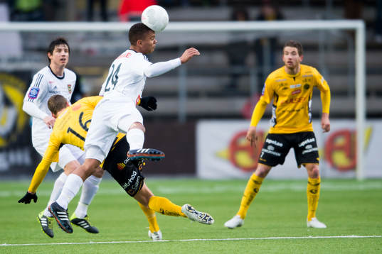 Kamp mellan Brommapojkarnas Seth Hellberg och Elfsborgs