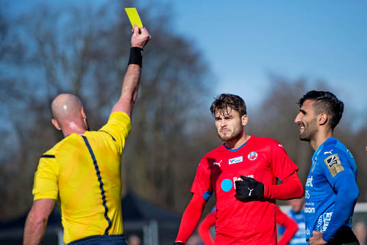 Helsingborgs Astrit Ajdarevic får gult kort