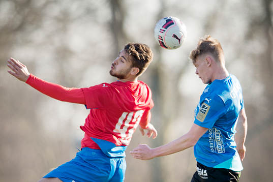 Helsingborgs Astrit Ajdarevic i nickduell med Halmstads