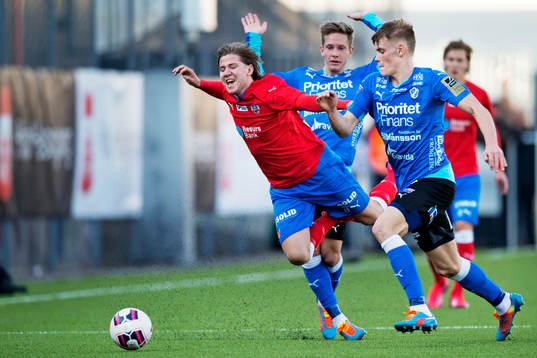 Helsingborgs Darijan Bojanic faller