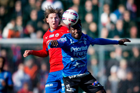 Helsingborgs Darijan Bojanic och Halmstads Junes Barny