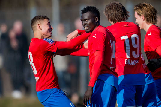 Helsingborgs Jordan Larsson firar 1-0 med Lalawélé