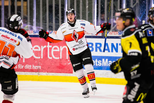 Karlskronas Joel Kellman jublar