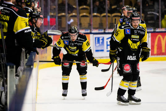 Västerås Jonte Berg och restern av Västerås spelare