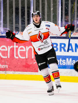 Karlskronas Joel Kellman jublar