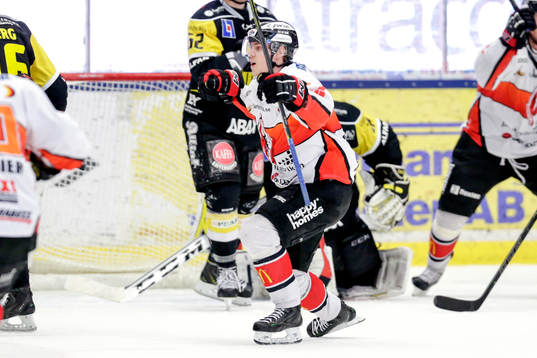 Karlskronas Joel Kellman jublar