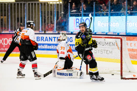 Västerås Dustin Johner jublar