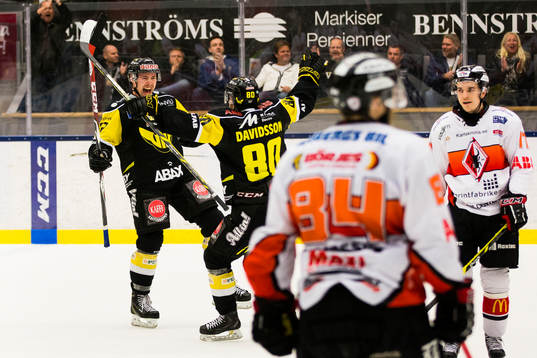 Västerås Robin Jacobsson jublar