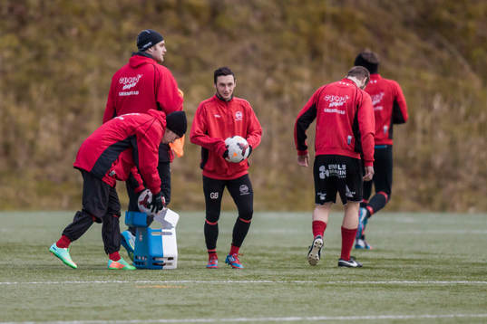 Grebbestads spelare värmer upp
