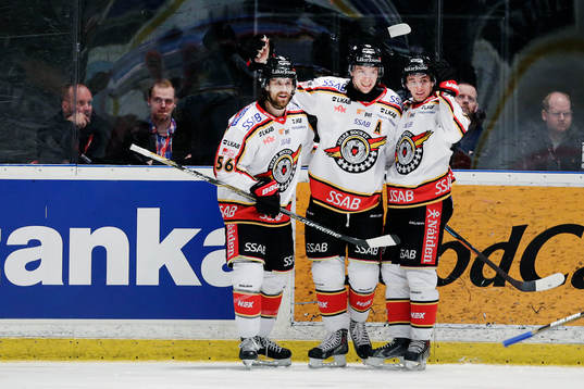 Luleås Johan Harju (m) gör 0-2 och jublar med Jonathan