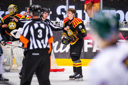 Brynäs Anton Rödin utan hjälm