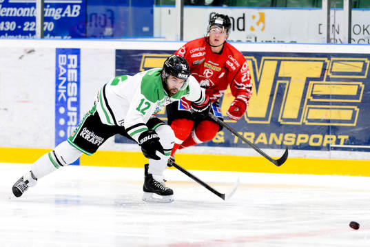 Rögles Jack Connolly  och Vita Hästens Viktor Amnér