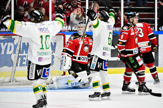 Malmö Redhawks målvakt Niko Hovinen och Frederik Storm