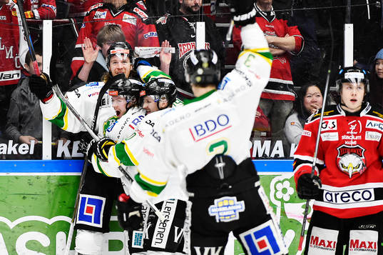 Björklövens spelare jublar