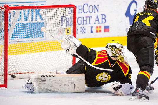Brynäs målvakt Bernhard Starkbaum släpper in 1-2