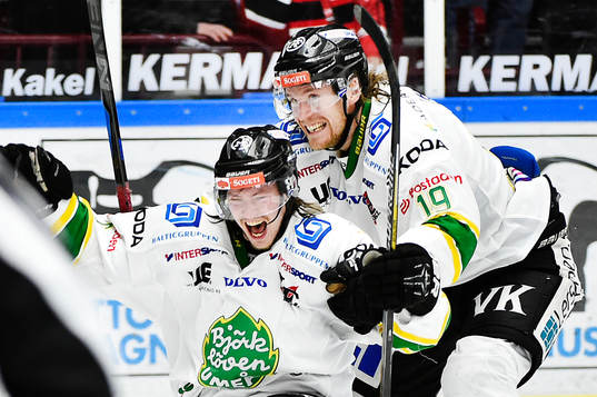 Björklövens Kim Karlsson jublar