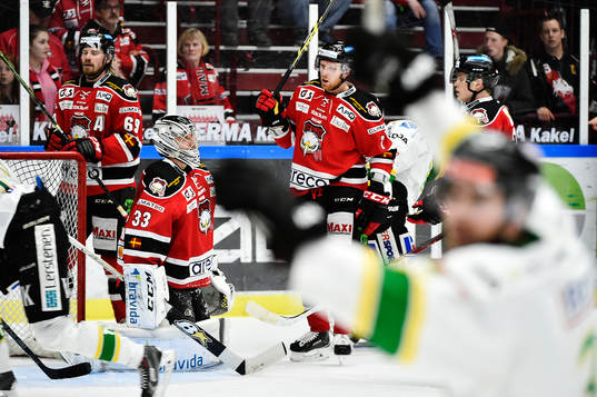Malmö Redhawks målvakt Niko Hovinen och Stefan Warg deppar