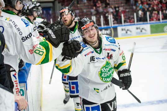 Björklövens Kim Karlsson jublar