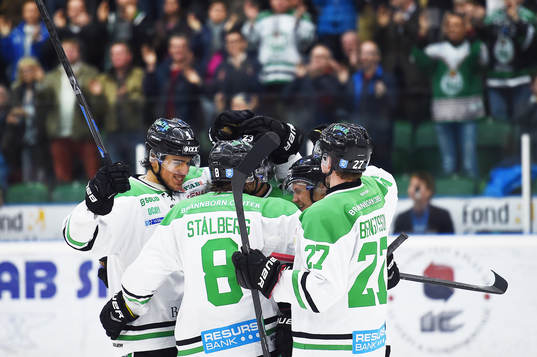 Rögles spelare jublar