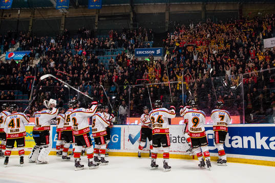 Luleås spelare tackar sina supportrar