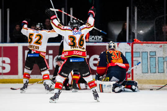 Luleås Karl Fabricius och Niklas Fogström jublar