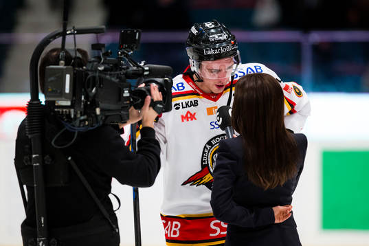 Luleås Johan Forsberg blir intervjuad av Cmore