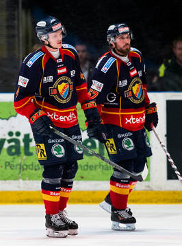 Djurgårdens Marcus Högström och Mikael Ahlén deppar