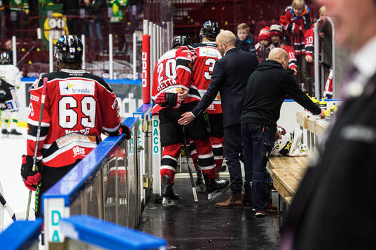 Malmö Redhawks Henrik Hetta lämnar arenan