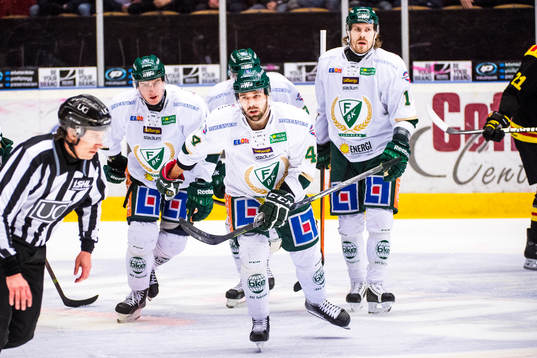 Färjestads Milan Gulas och Anssi Salmela jublar