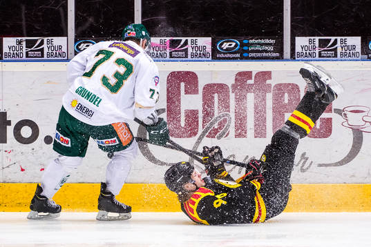 Färjestads Anton Grundel och Brynäs Oskar Lindblom