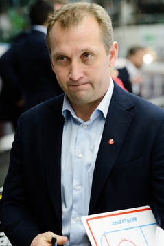 Vita Hästens assisterande tränare Mikael Johansson deppar