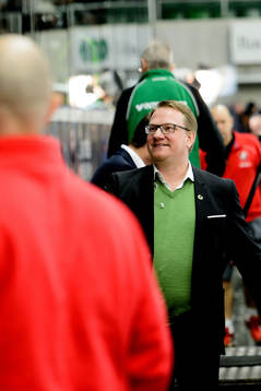 Rögles tränare Magnus Bogren ser glad ut
