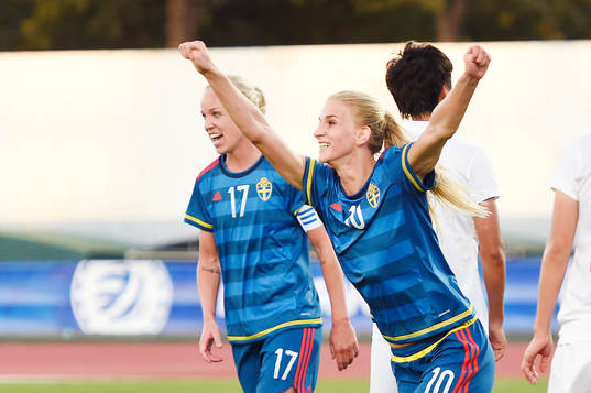 Sveriges Sofia Jakobsson gör  3-0 och jublar