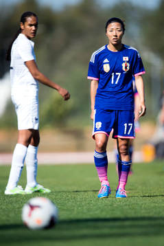 Frankrikes Wendie Renard och Japans Yuki Ogimi
