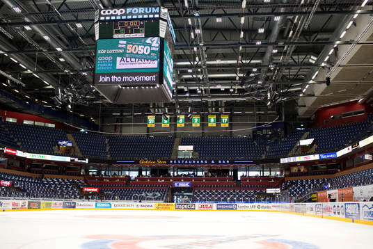 vy över isen i Löfbergs Arena
