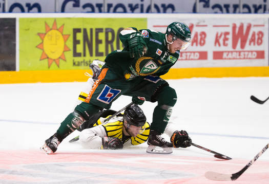 Färjestads Joachim Rohdin och en liggande Brynäs Greg