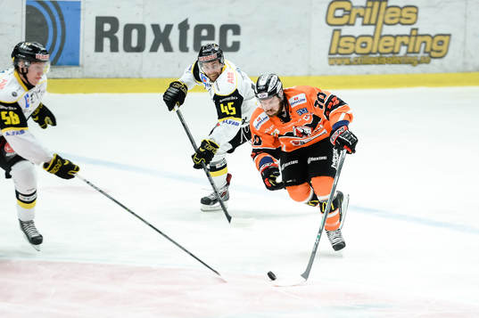 Karlskronas Kelsey Tessier med pucken