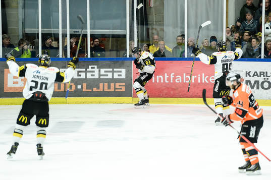 Västerås Dustin Johner har gjort 1-0